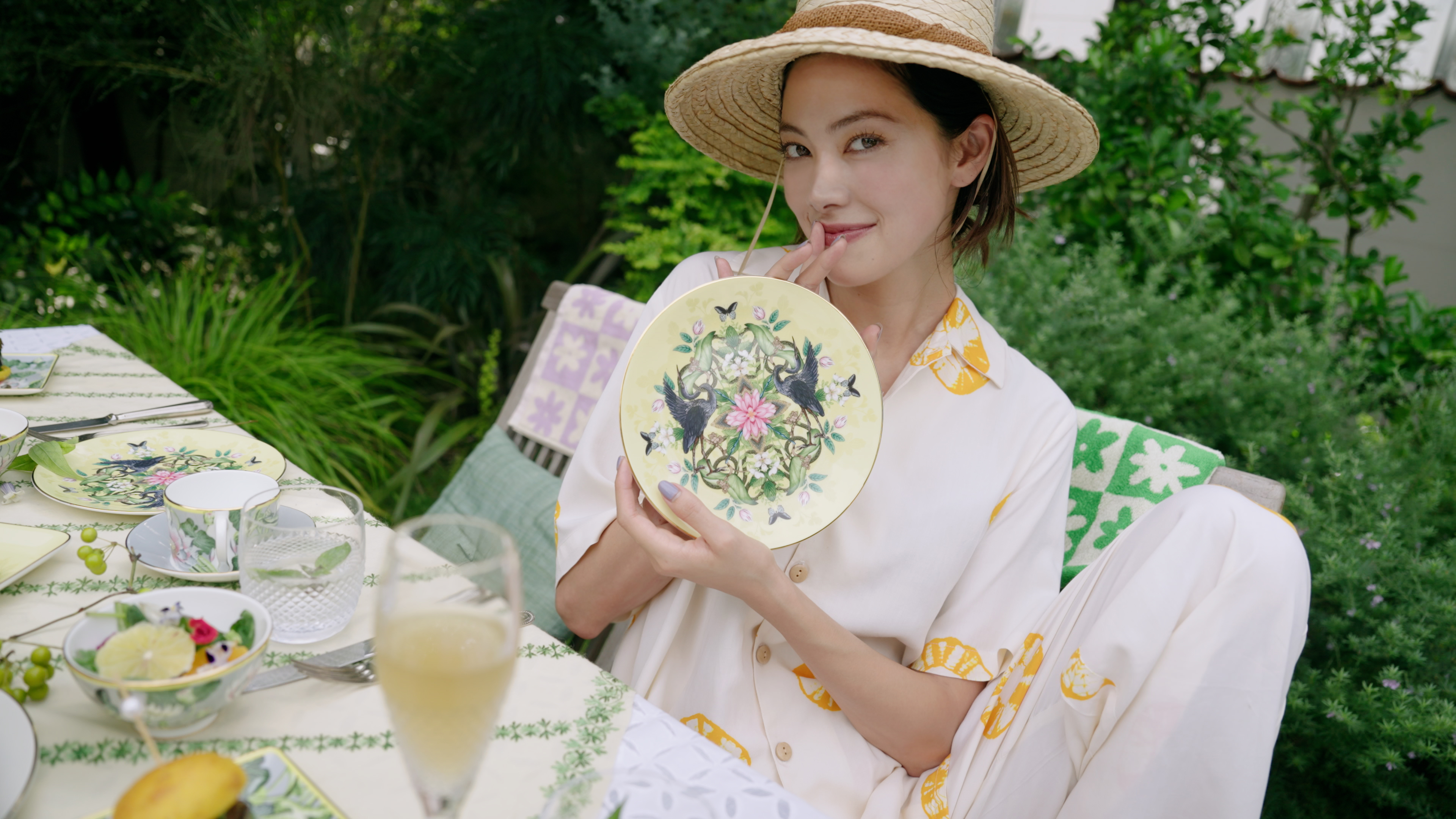 Welcome to a Waterlily tea party　大人気のワンダーラスト「ウォーターリリー」に、ティーウェアが登場。とっておきのティーパーティーに。